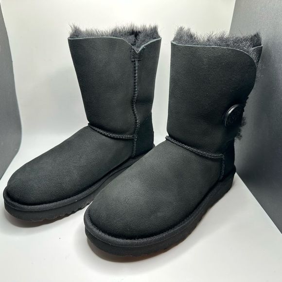 NIB!! UGG Women's Bailey Button II Boot, Sz 6, Black - Picture 1 of 10